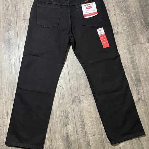 NWT Men’s Wrangler Rustler Regular Fit Black Jeans 38x30 - Picture 2 of 4